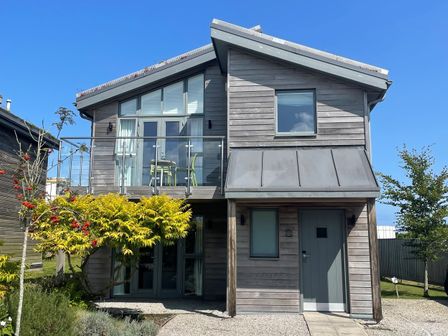 A house with a balcony and garden at Una, Lodge 73 in Carbis Bay