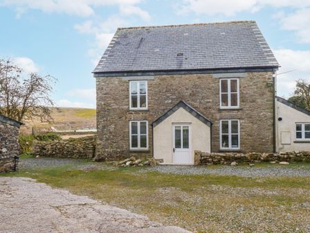 A house with windows and door at Poldue House in Watergate near Camelford