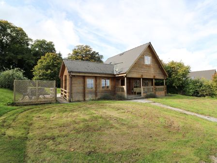 A wooden house with a garden at Dan Y Coed Beggar's Bush near Presteigne