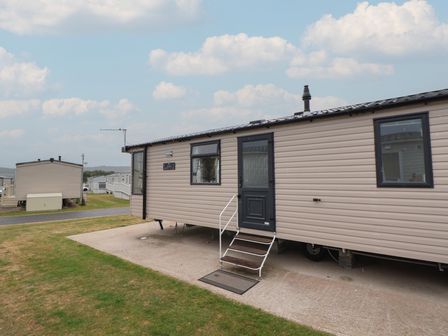 Caravan B8