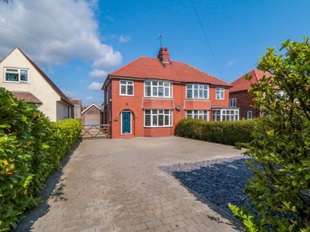A house with a driveway and hedges at 60 Muston Road, Filey