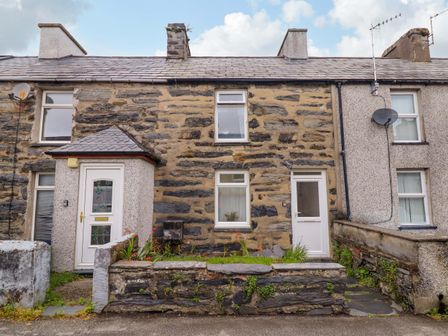 A house with a front garden and windows at 4 Osmond Lane Porthmadog