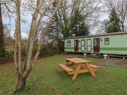 An outdoor area with a picnic table near a static caravan at Static Caravan in