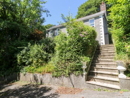 A house with stairs and greenery at Ty Caredig in Swansea