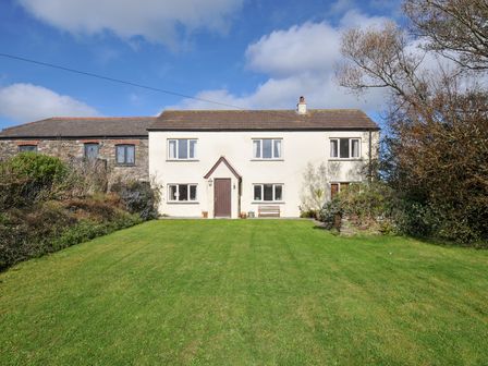 A house with garden and trees at Rosewin Farmhouse near St Minver