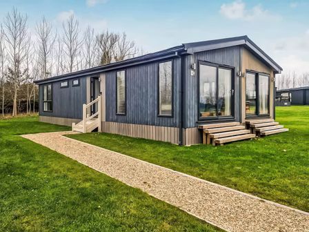 A house with steps and windows at Isca Lodge in Wombleton