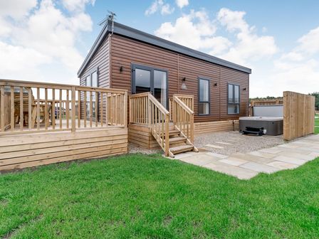 A wooden deck with steps leading to a hot tub at Pear Tree Spa (Pet) Carlton Miniott near Thirsk