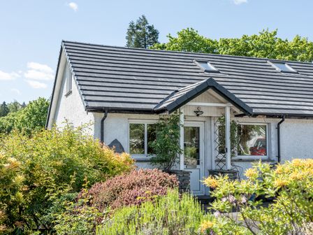 A house with a garden at Oaks Lodge Cottage Ambleside