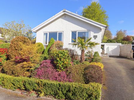 A house with a garden and driveway at Wansfell View in Ambleside