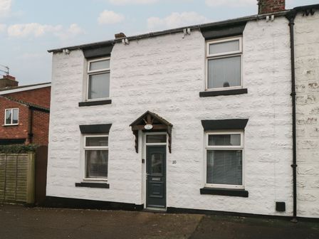A house with a front door and windows at Seabreeze in Filey