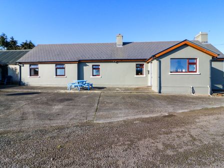A house with a picnic table at Thadg and Hannah’s in Miltown