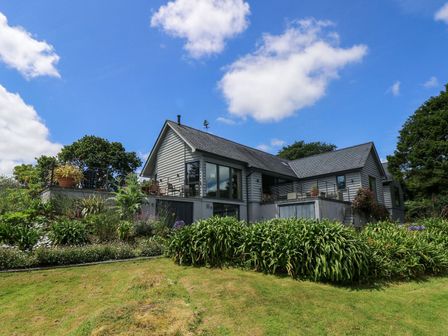 A house with a garden and balcony at Wood Meadow in Helston