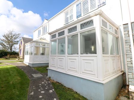 A conservatory with large windows at The Wool Pack in Tenby