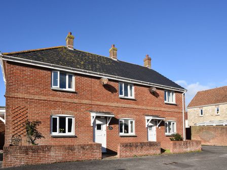 A house with windows and a door at Mead Cottage in Bridport