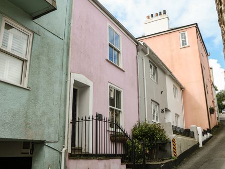 A street view with colorful houses at Tiller Cottage in Dartmouth