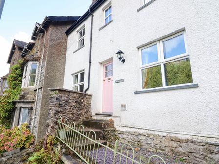 A house with a pink door and steps at Hafanedd in Betws-y-Coed