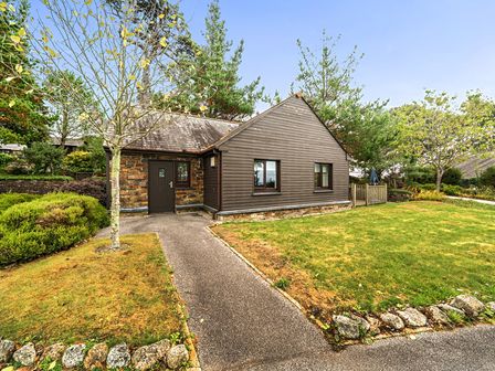 A house with a pathway and garden at 2bed sleeps4 pool freeparking Trenythonestate Near Par