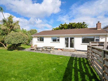 A house with a garden and patio seating at Cloudbreak in Polzeath
