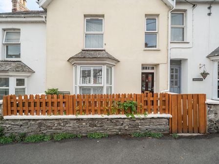 A house exterior with a fence at 1 Bed - Sleeps 4 - Parking - Pets - Town Centre Wadebridge