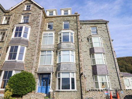 A building exterior with windows and a door at Flat 1 Greenfields in Barmouth