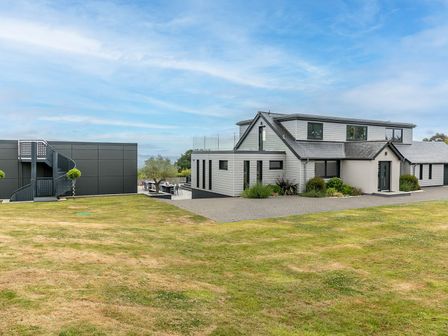 A house with a garden and patio at Huxham View & Annex in Kingsteignton