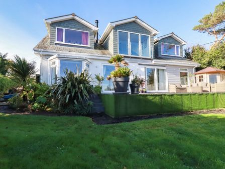A house with garden and outdoor furniture at Harber Rise in Carlyon Bay