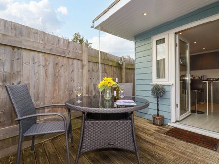 An outdoor area with a table and chairs at The Old Dairy in Wadebridge