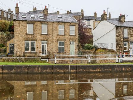Canalside Holiday Cottages Canalside Cottages To Rent Sykes