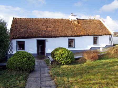 Thatched Roof Holiday Cottages In Ireland Irish Thatch Roof Cottages