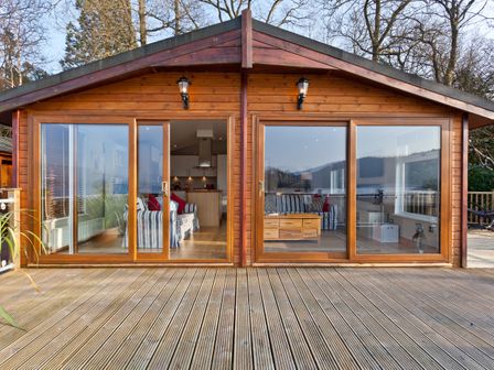 last minute lodges with hot tubs dog friendly