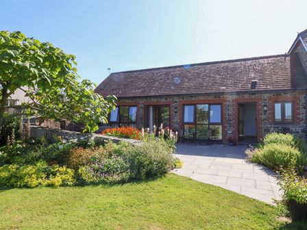 A house with a garden and patio at Pound Cottage in Huntshaw near Great Torrington