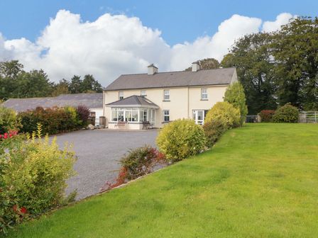 A house with a garden and driveway at Curradoon House in Touraneena, County Waterford