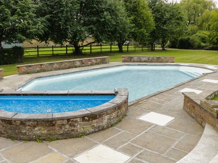 Norfolk Holiday Cottages With A Swimming Pool Sykes Cottages