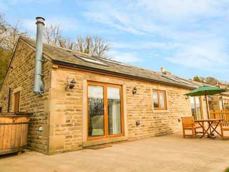 Peak District Cottages With Hot Tubs Uk Lodge Breaks Sykes