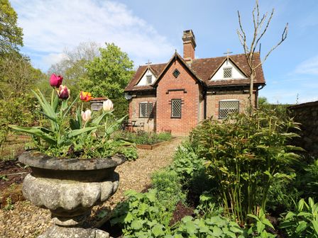 Thorpe Park Breaks Self Catering Accommodation Near Thorpe Park