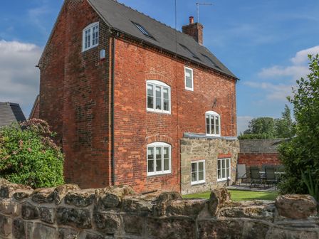 Drayton Manor Cottages Self Catering Places To Stay Near Drayton
