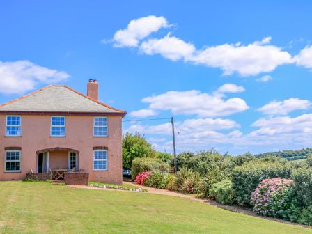 A house with garden and flower beds at Savernake in Thurlestone
