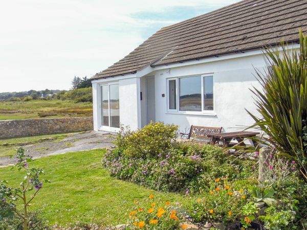 1 Beach Cottages Pen Lon Malltraeth Self Catering Holiday