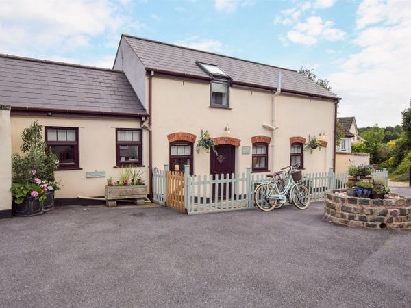 The Byre Lympstone Self Catering Holiday Cottage