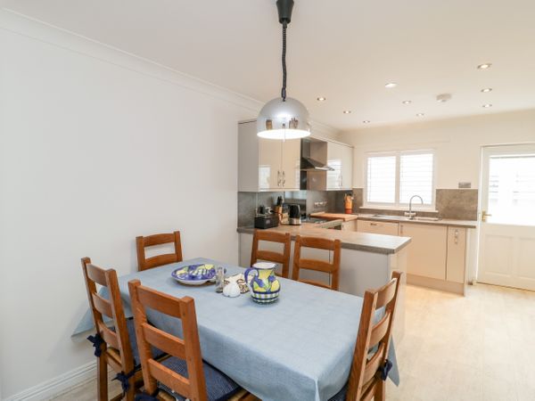 14 Lyme Mews Seaton Devon Seaton Bay Devon Self Catering