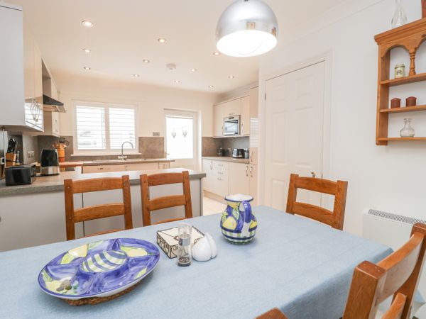 14 Lyme Mews Seaton Devon Seaton Bay Devon Self Catering