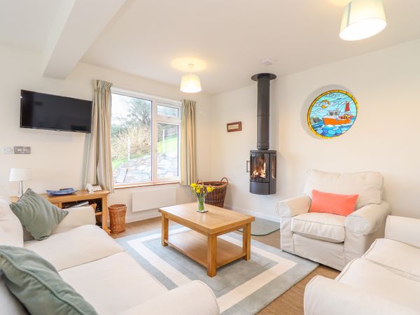 Spinnaker Cadgwith Cadgwith Self Catering Holiday Cottage