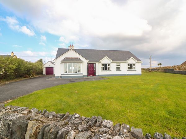 Set in Miltown Malbay, 12 km from Lahinch, OLoughlins offers a bar and free WiFi. The 10 best B&Bs in Miltown Malbay, Ireland | tonyshirley.co.uk