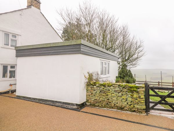 Bretton Mount Studio Flat Eyam Abney Grange Peak District