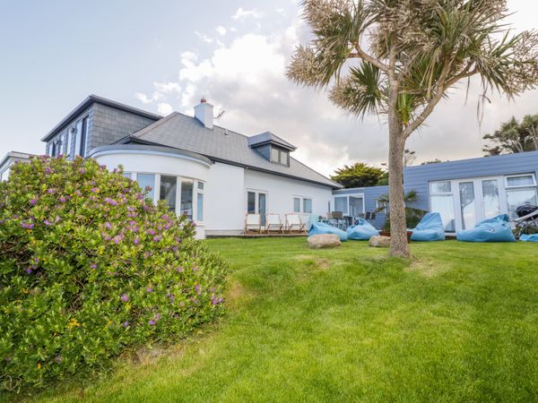 Blue Bay Beach House Mawgan Porth Cornwall Self Catering