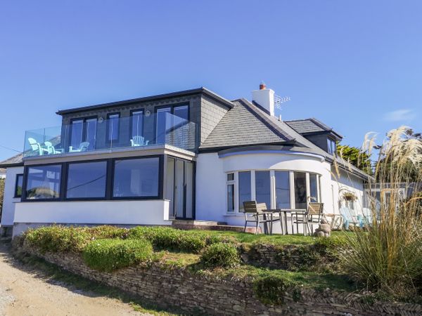Blue Bay Beach House Mawgan Porth Cornwall Self Catering