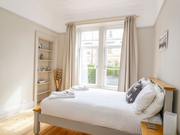 West End Apartment Glasgow Self Catering Holiday Cottage