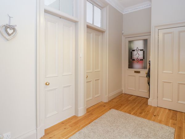 West End Apartment Glasgow Self Catering Holiday Cottage