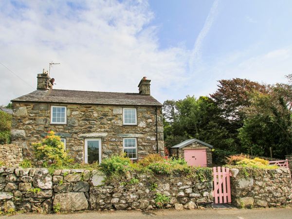 Bwthyn Nain Harlech Self Catering Holiday Cottage