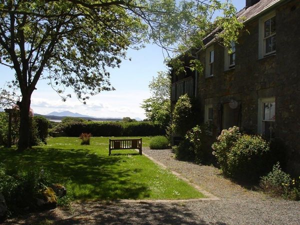 Perth Hwfa Malltraeth Self Catering Holiday Cottage